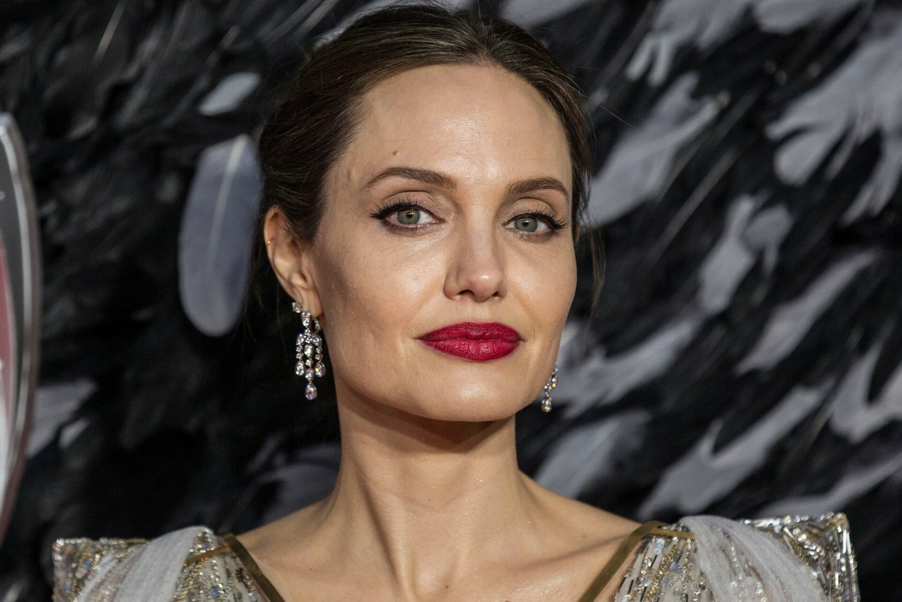 Z kim spotyka się Angelina Jolie?
