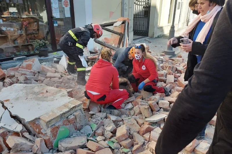 Miasto Petrinja znalazło się pod gruzami.