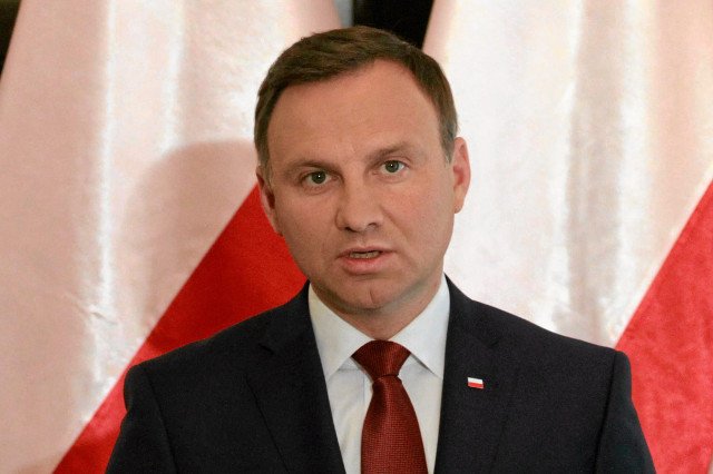 Według "Newsweeka" fikcyjni asystenci mieli trafiać m.in. do Andrzeja Dudy