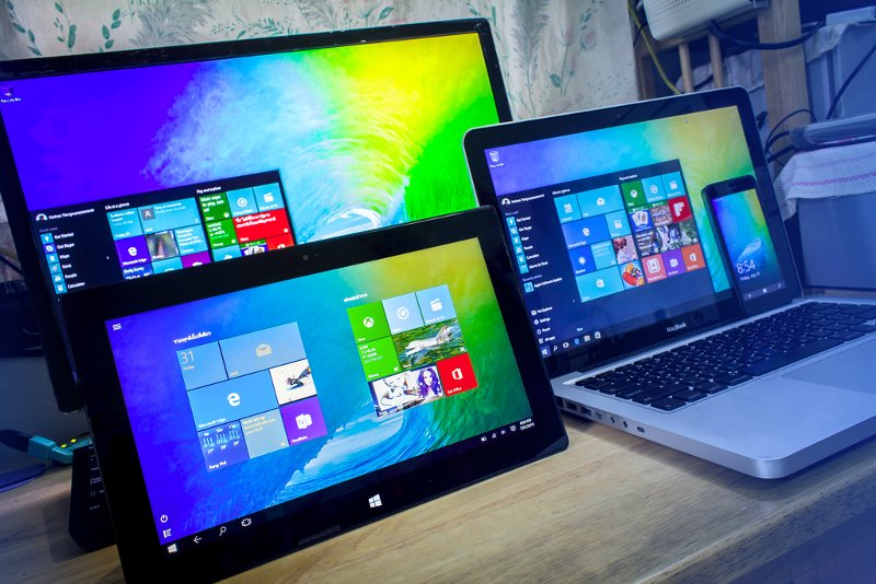 Nachalna kampania promocji Windows spotyka się z oporem niektórych użytkowników. Jedna z Amerykanek pozwała firmę Microsoft za zmuszenie jej do ściągnięcia i zainstalowania najnowszej wersji systemu