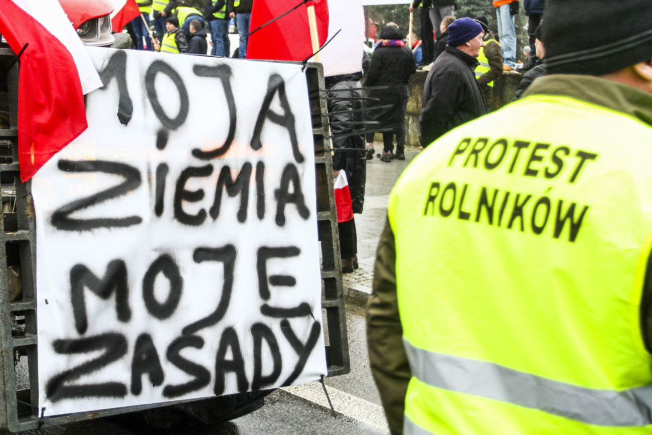 Pokazali, co polscy rolnicy zrobili z ukraińskim zbożem. Pod filmem zaroiło się od kompromitujących komentarzy.