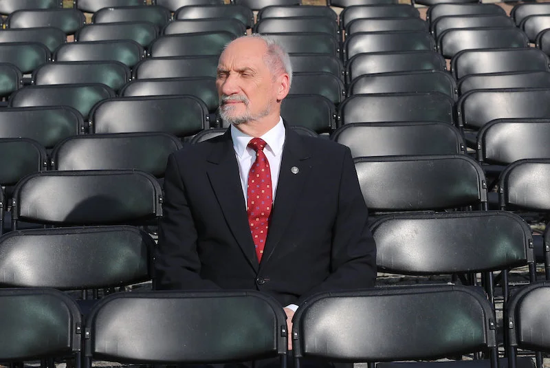 Antoni Macierewicz w 9. rocznicę katastrofy smoleńskiej pozostał w cieniu. Ale dalej wygłasza swoje tezy o rzekomym wybuchu.
