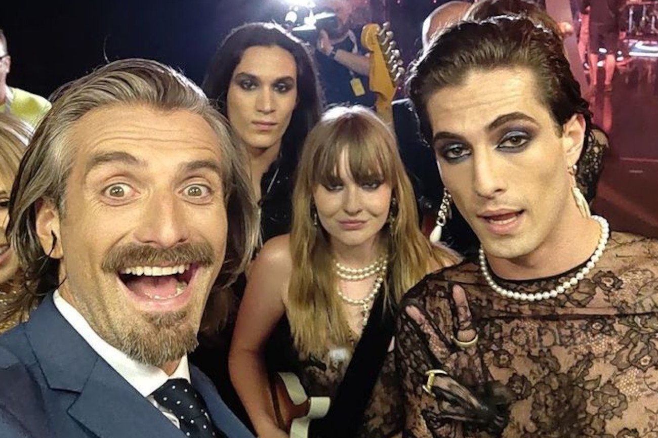 Fani skrytykowali prowadzących festiwal w Sopocie. Maciej Dowbor odpowiada