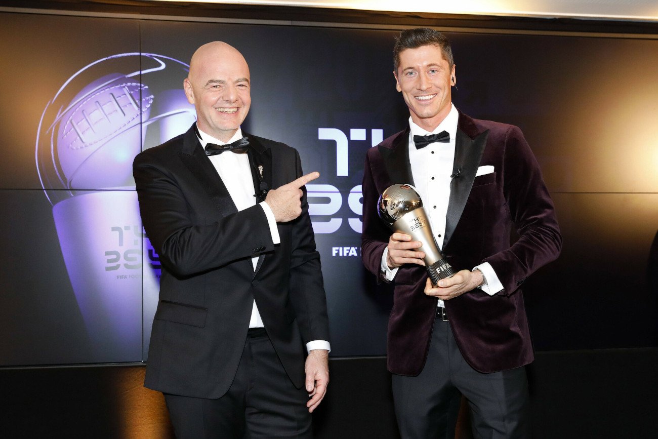 Robert Lewandowski staje przed szansą zwycięstwa w kolejnym plebiscycie. Tym razem Piłkarza Roku FIFA.