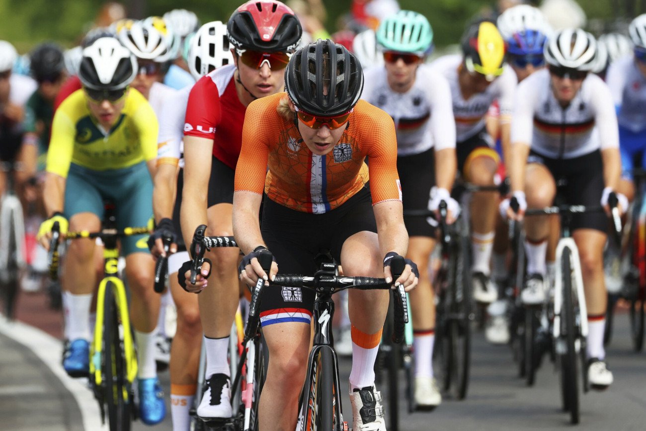 Holenderska mistrzyni Anna van der Breggen została... zrzucona z roweru podczas igrzysk w Tokio