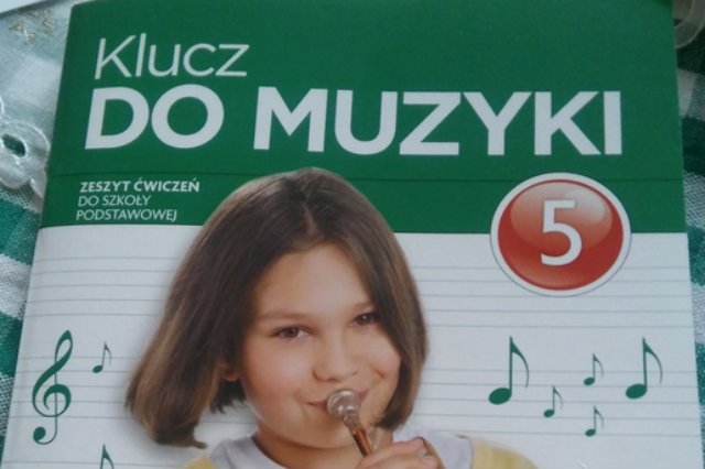 "Klucz do muzyki 5" to podręcznik dla dzieci, którego wydawcą są Wydawnictwa Szkolne i Pedagogiczne.