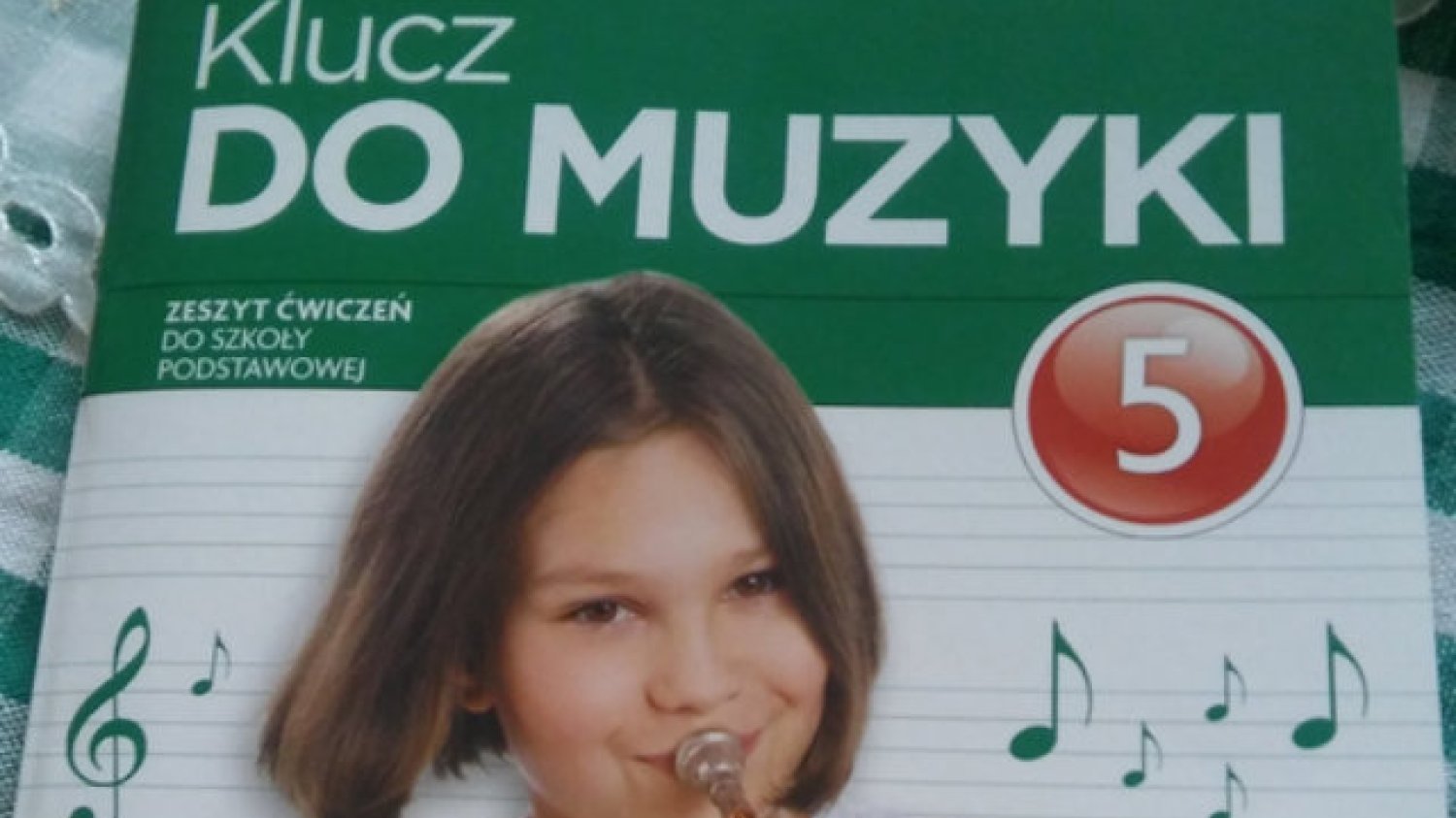 "Klucz do muzyki 5" to podręcznik dla dzieci, którego wydawcą są Wydawnictwa Szkolne i Pedagogiczne.