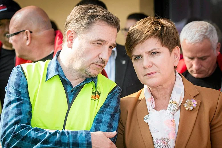 Szeregowi działacze "Solidarności" żalą się, że Piotr Duda częściej daje się poznać jako przyjaciel polityków niż obrońca praw pracowniczych.