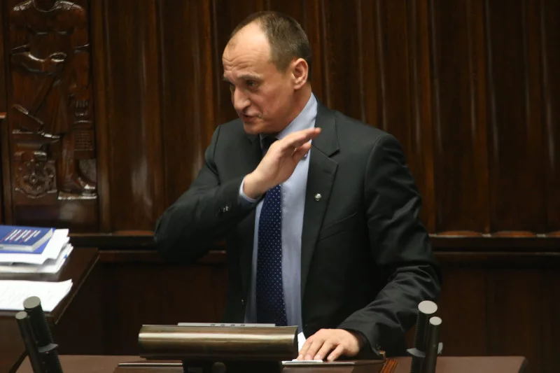 Paweł Kukiz przeprosił wyborców za to, że była już posłanka klubu Kukiz'15 złamała prawo i zagłosowała za Kornela Morawieckiego.
