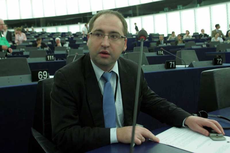 Adam Bielan, niezrzeszony europoseł