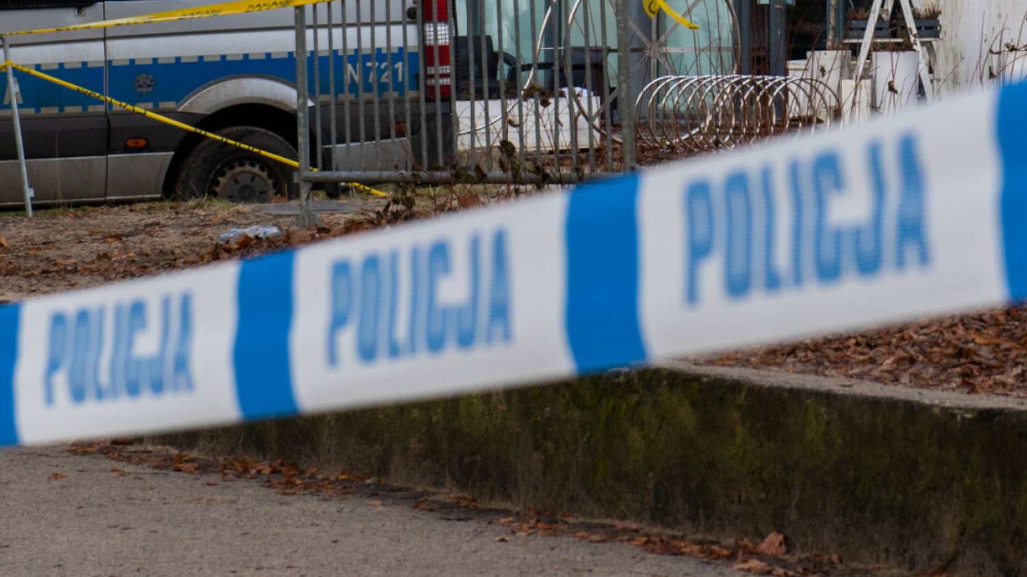 Ciało noworodka w śmietniku w Gdyni. Prokuratura ujawnia wstrząsające ustalenia.