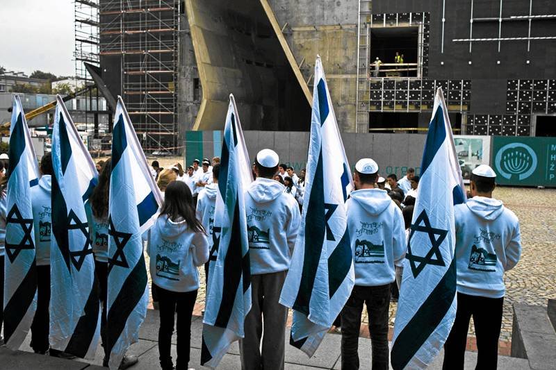 Żydowska wycieczka pod Pomnikiem Bohaterów Getta