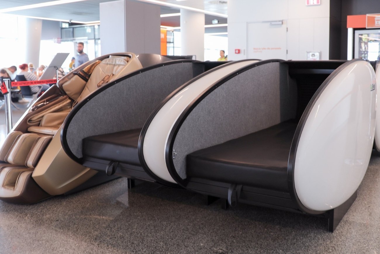 Jedna z kapsuł w której można się przespać na Lotnisku Chopina w Warszawie