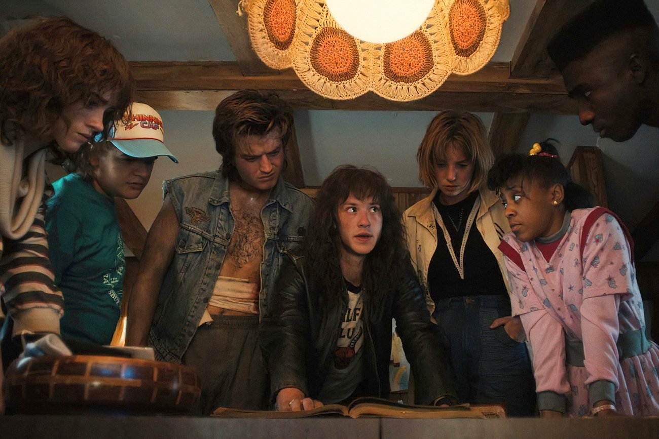 Natalia Dyer, Joe Keery, Gaten Matarazzo, Joseph Quinn, Priah Ferguson i Caleb McLaughlin w 4. sezonie "Stranger Things".