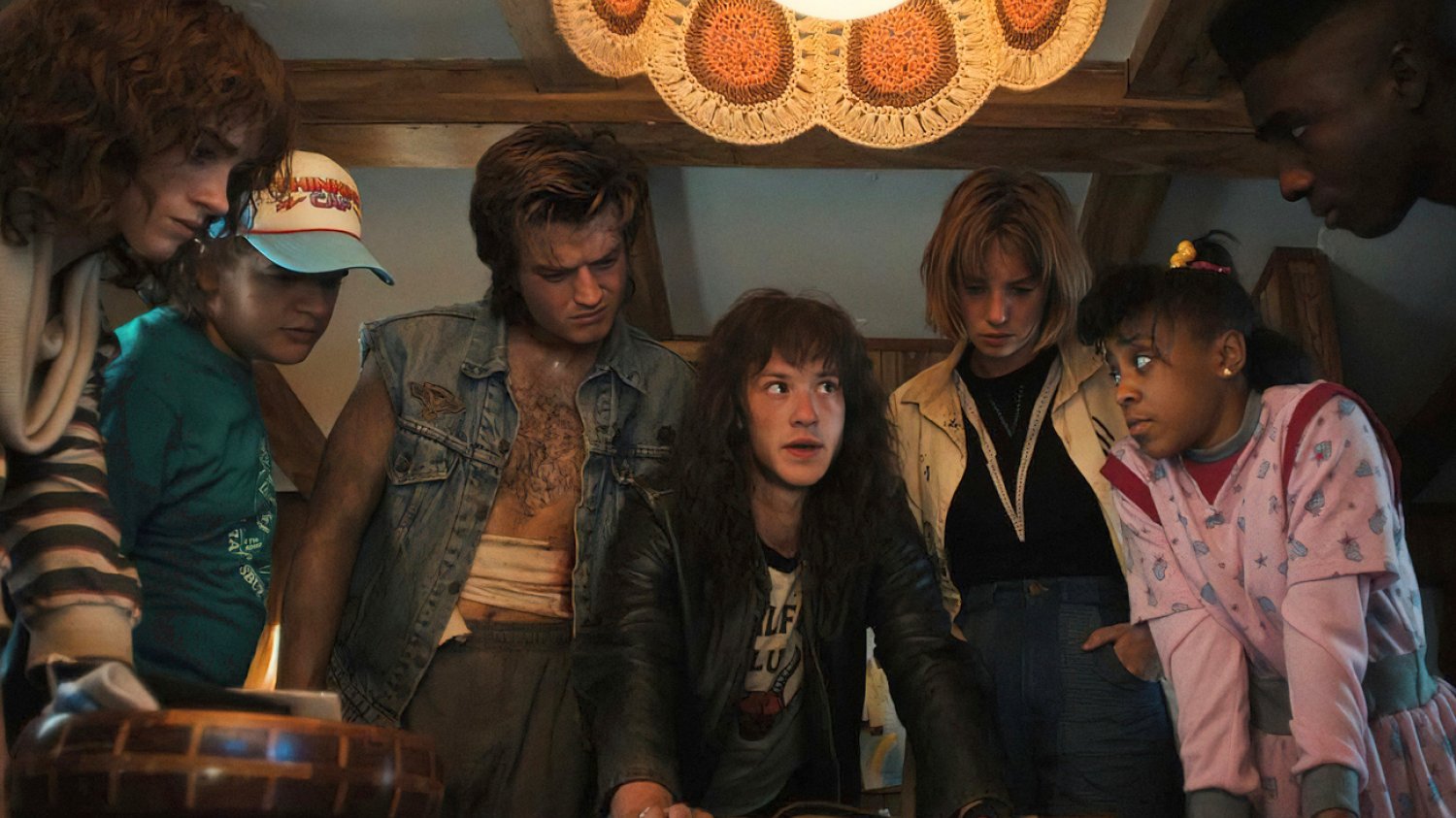 Natalia Dyer, Joe Keery, Gaten Matarazzo, Joseph Quinn, Priah Ferguson i Caleb McLaughlin w 4. sezonie "Stranger Things".