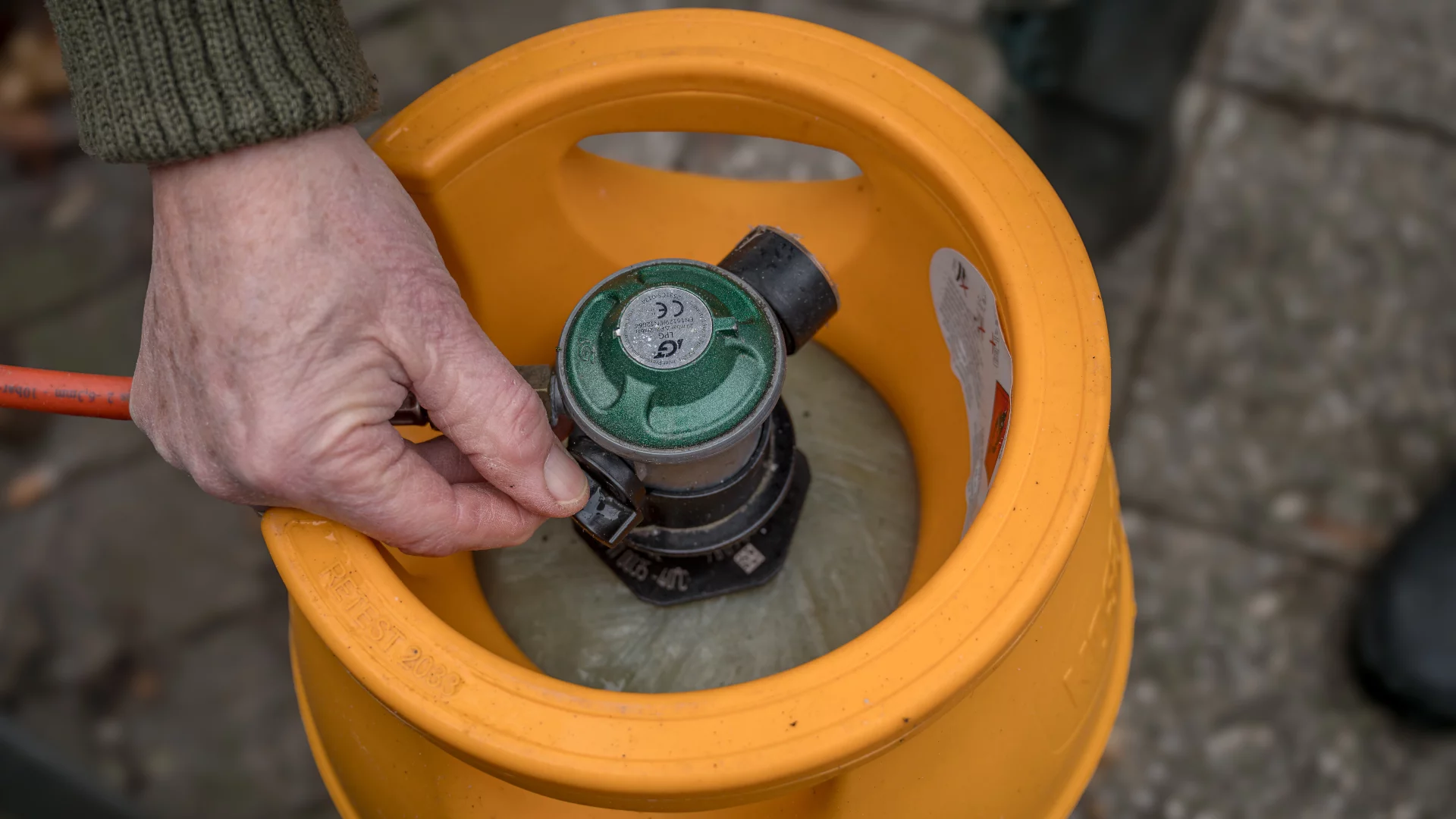 Zakaz trzymania takich rzeczy w bloku. W każdym momencie może przyjść kontrola
