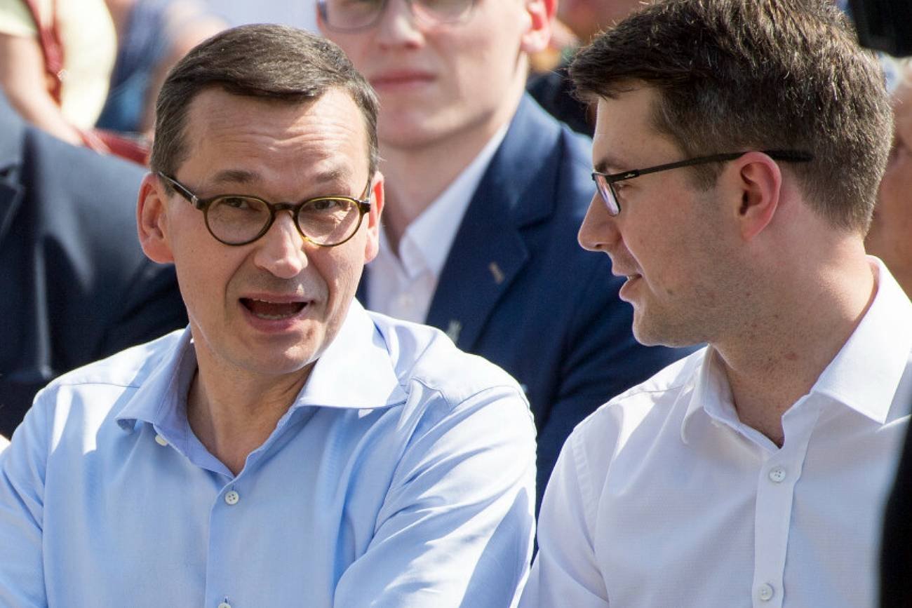 Piotr Müller skomentował sondaż, w którym Mateusz Morawiecki okazał się być faworytem do walki o prezydenturę. Mateusz Morawiecki i Piotr Müller