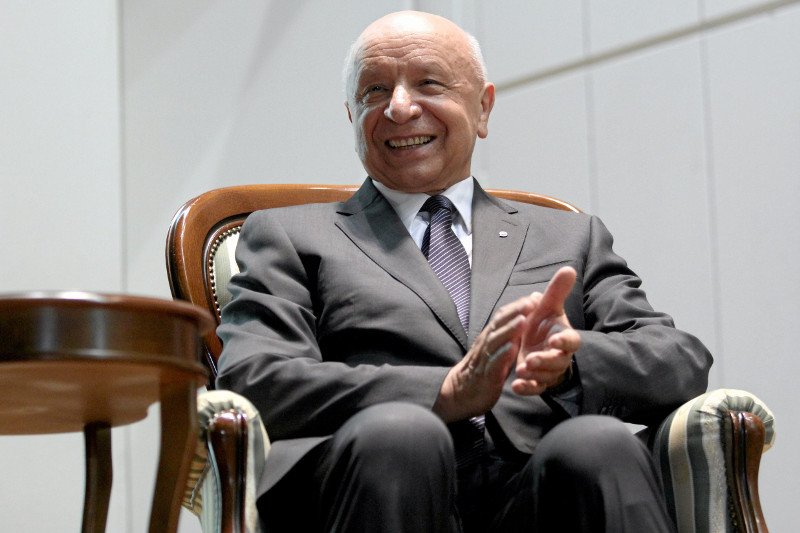 Prof. Chazan kolejny raz przekracza granice.