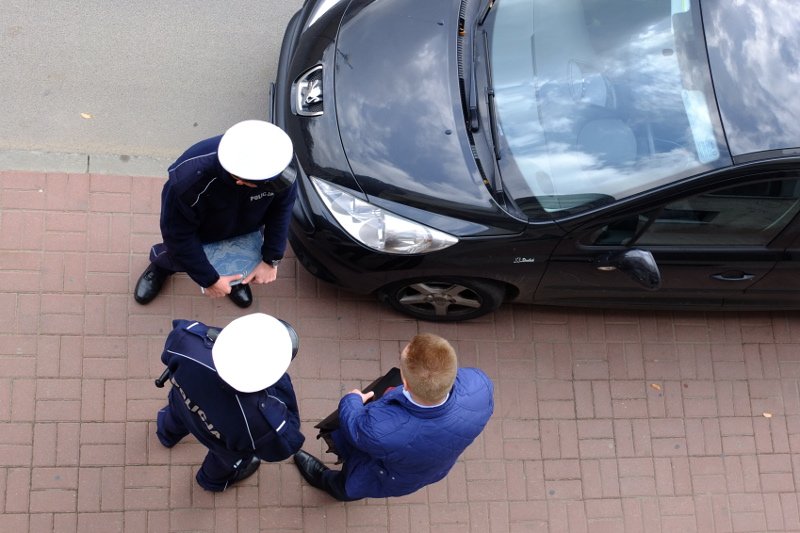 Za brak przeglądu technicznego auta może grozić strata dowodu rejestracyjnego oraz mandat.