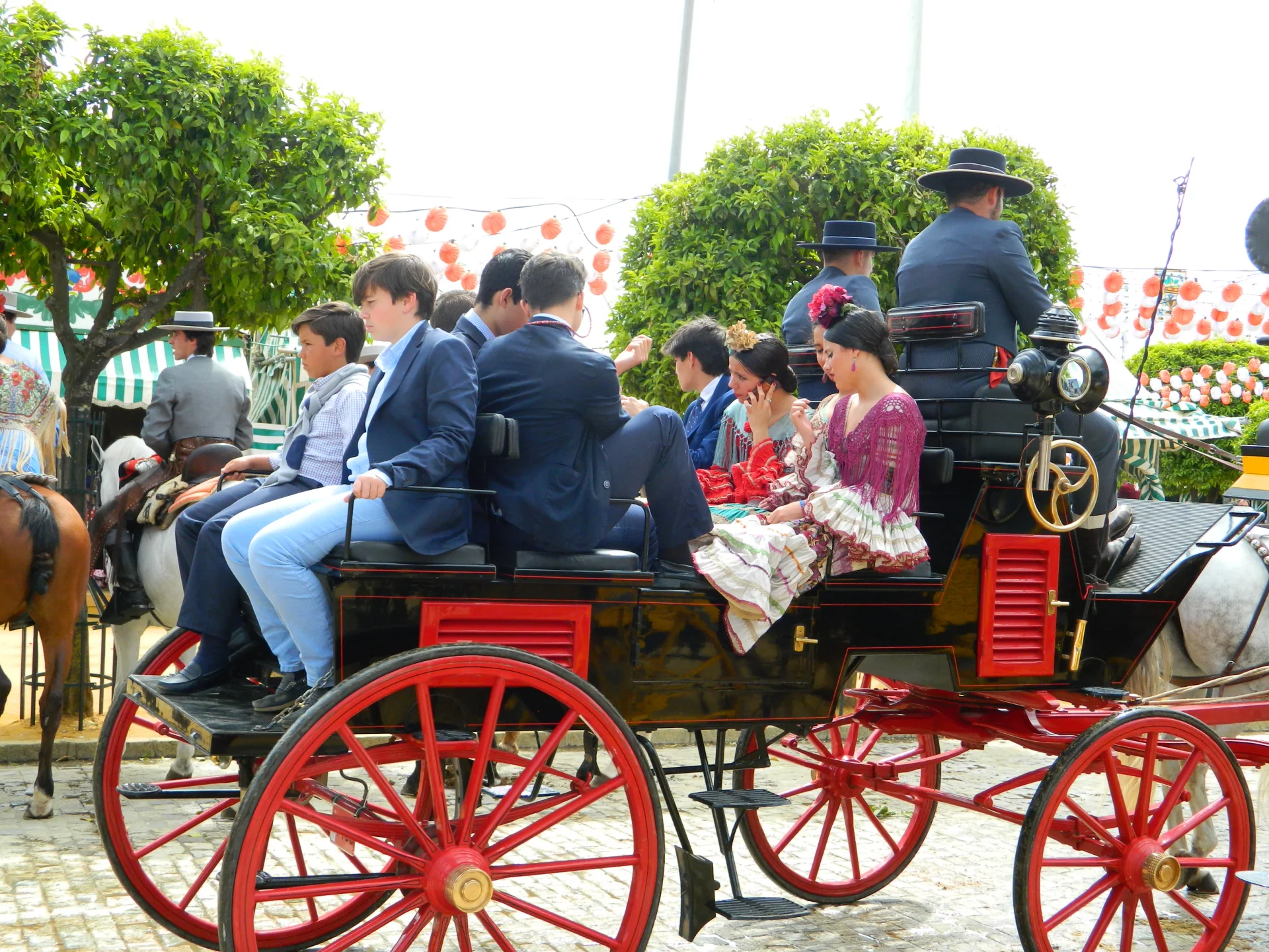 Feria de Abril to najważniejsze wydarzenie w roku, czyli tygodniowa impreza w Sewilli