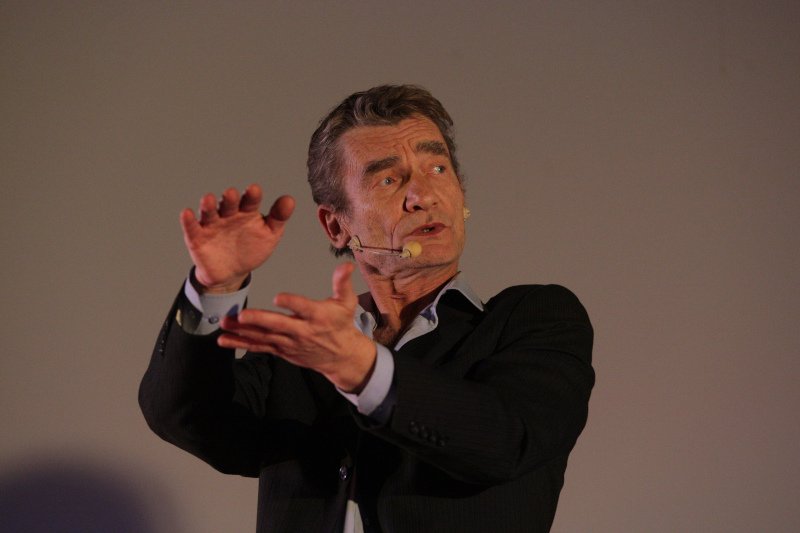 Znany z "Barw Szczęścia" aktor Krzysztof Kiersznowski trafił do szpitala. Kilka tygodni wcześniej przeszedł operację udrożnienia żył.