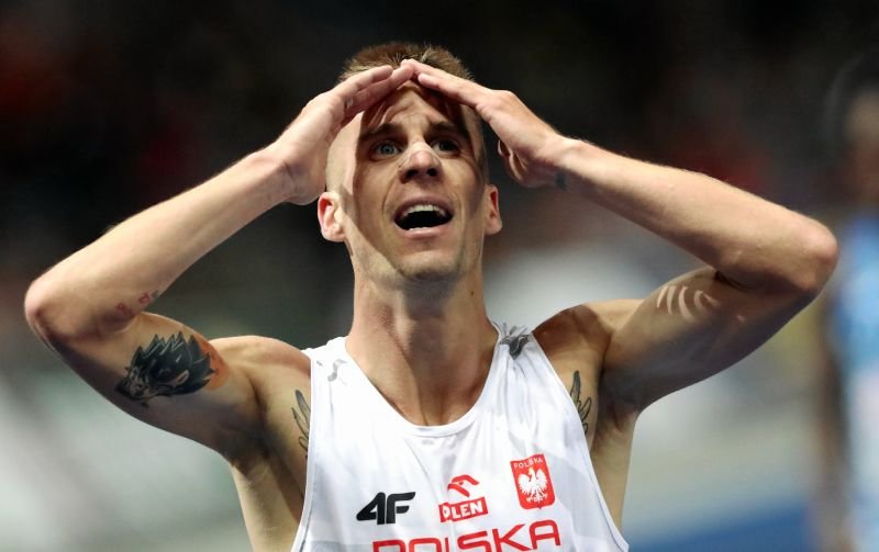 Marcin Lewandowski wywalczył srebrny medal, później otrzymał złoto, a później ten krążek mu odebrano