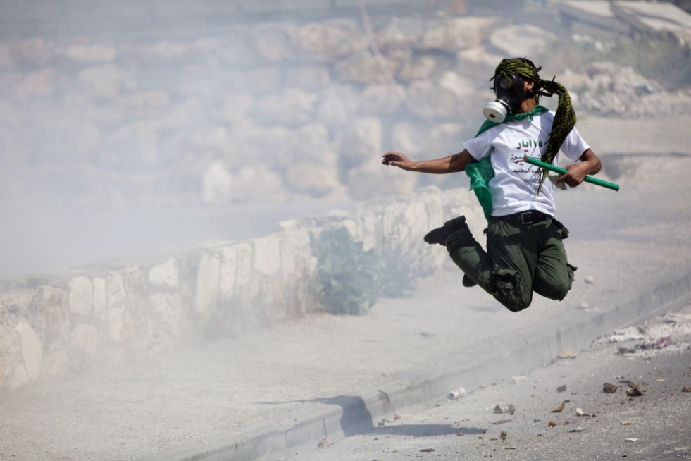 3.	IZRAEL, Jerozolima, 13 maja 2011: Palestyńczyk podczas starć na ulicach Jerozolimy.