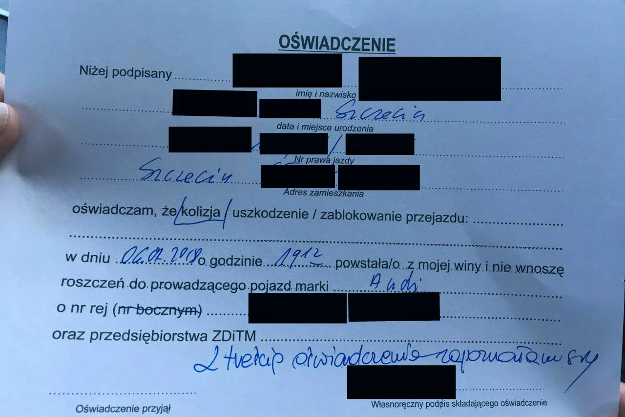 Tak wygląda oświadczenie, które przesłał redakcji naTemat Sławomir Nitras. Zamazaliśmy dane kobiety, która kierowała autobusem.