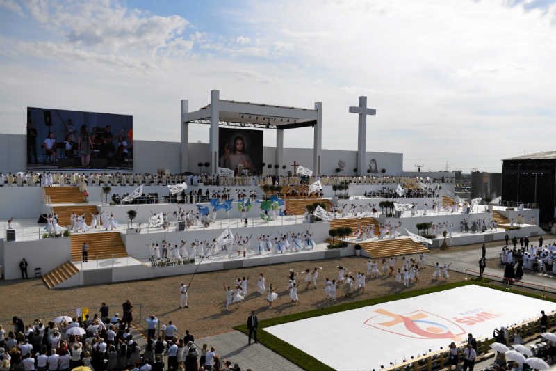 Ministerstwo Edukacji wyręczyło Kościół i zapłaciło za noclegi pielgrzymów podczas Światowych Dni Młodzieży.