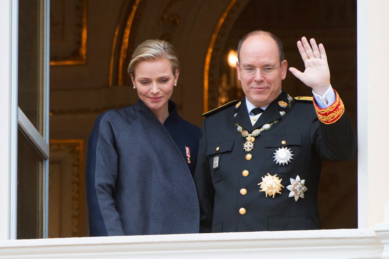 Para książęca w pałacu w Monako: Książę Albert II i księżniczka Charlene.