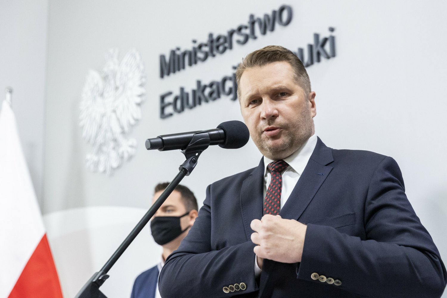 Minister Czarnek chce, by władze UAM zajęły się "krnąbrnym" wykładowcą.