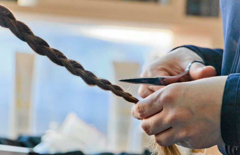 Na głos trzy razy wypowiedz: "odcinam, odcinam, odcinam" – to rady parapsychologa dla osób, które chcą zapomnieć o swoim byłym partnerze.