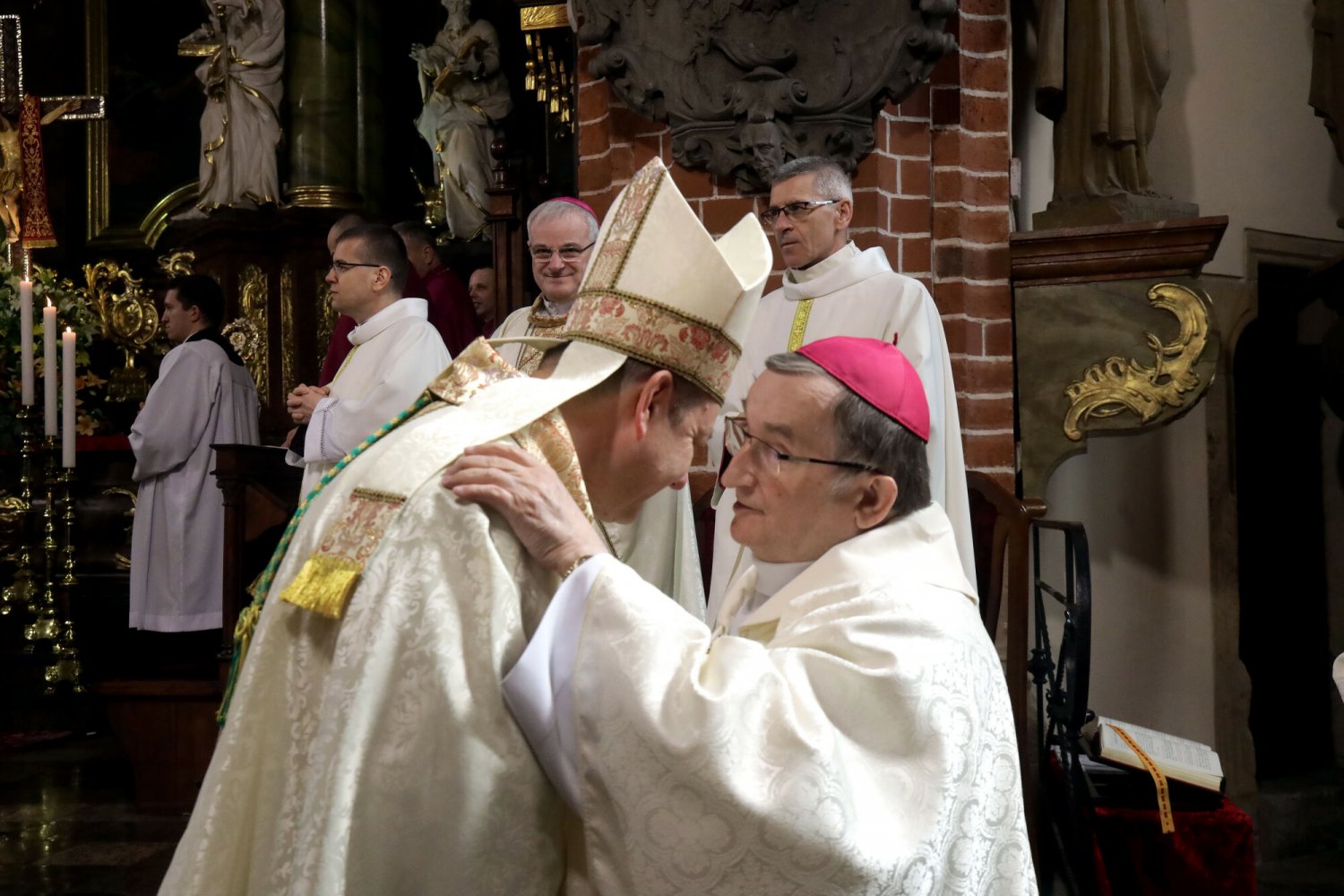 KEP nie dostosował się do kary nałożonej na biskupa Regmunta przez Watykan.