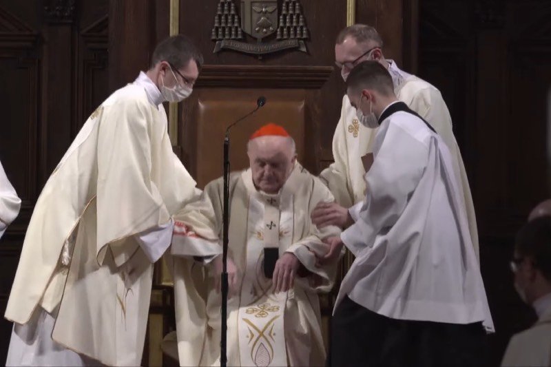 Nycz zasłabł podczas mszy w Wielki Czwartek. Kard. Kazimierz Nycz zasłabł podczas mszy.