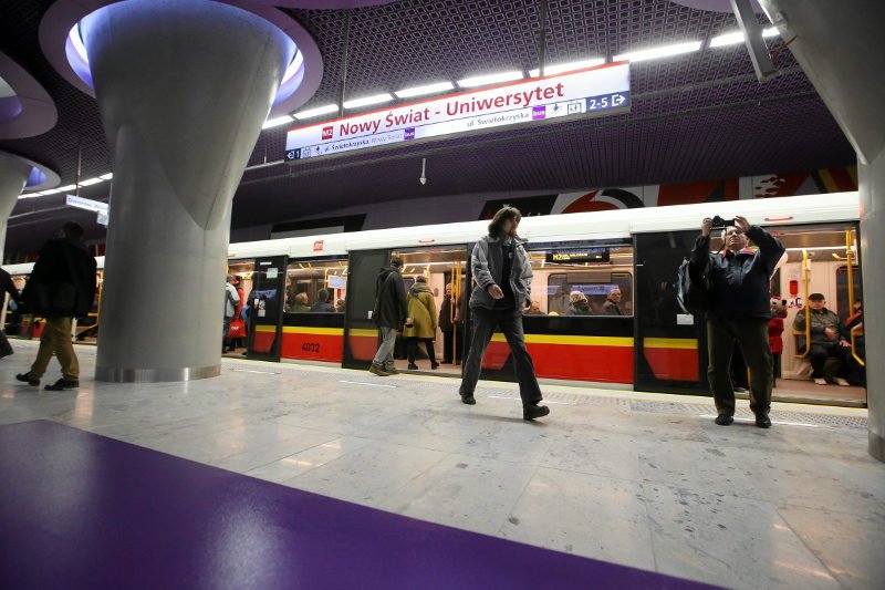 Z powodu ucieczki do tunelu ruch został sparaliżowany.