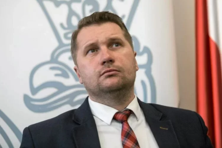 Czarnek zapowiada powrót studentów na studia.