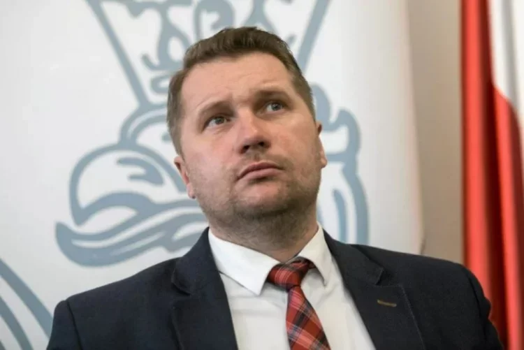 Czarnek zapowiada powrót studentów na studia.