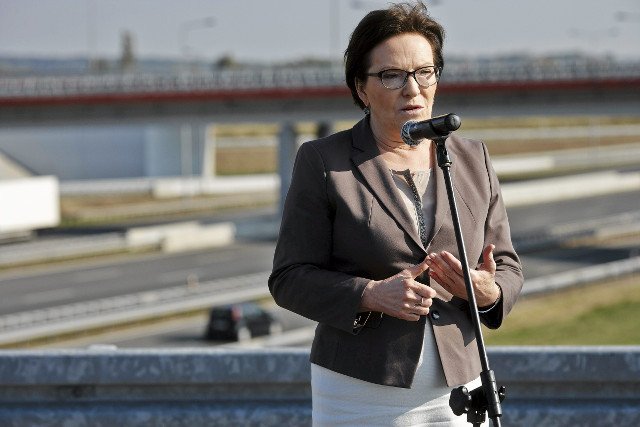 Premier Kopacz na konwencji w Poznaniu radzi co zrobić gdy spotkamy fanatyka PiS: „Tam gdzie będą zaciśnięte zęby, uśmiechajcie się do nich”