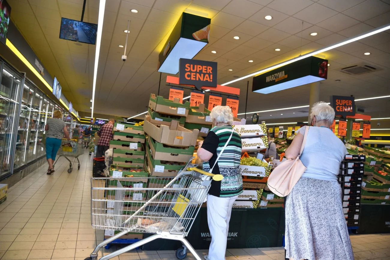 Poszli na zakupy do Biedronki. Nagle zaczęli się dusić
