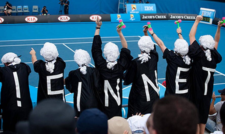 Czym wyróżnia się Australian Open na tle innych turniejów Wielkiego Szlema? Różnicę robią na pewno barwni, niekiedy wręcz fanatyczni kibice.