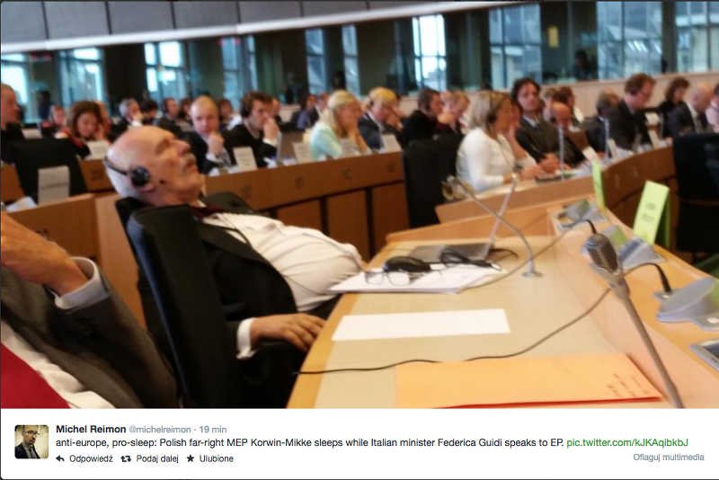 Janusz Korwin-Mikke zasnął podczas obrad Parlamentu Europejskiego.
