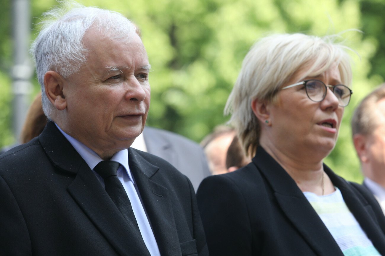 Prezes PiS Jarosław Kaczyński i sędzia Trybunału Julia Przyłębska. On w 2016 roku publicznie zażyczył sobie zakazu aborcji embriopatologicznej, ona cztery lata później dostarczyła "wyrok".