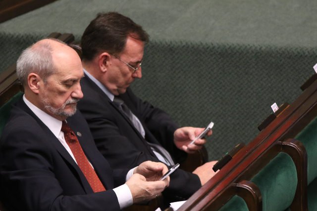 Rząd chce wprowadzić nowe przepisy dotyczące telefonów na kartę