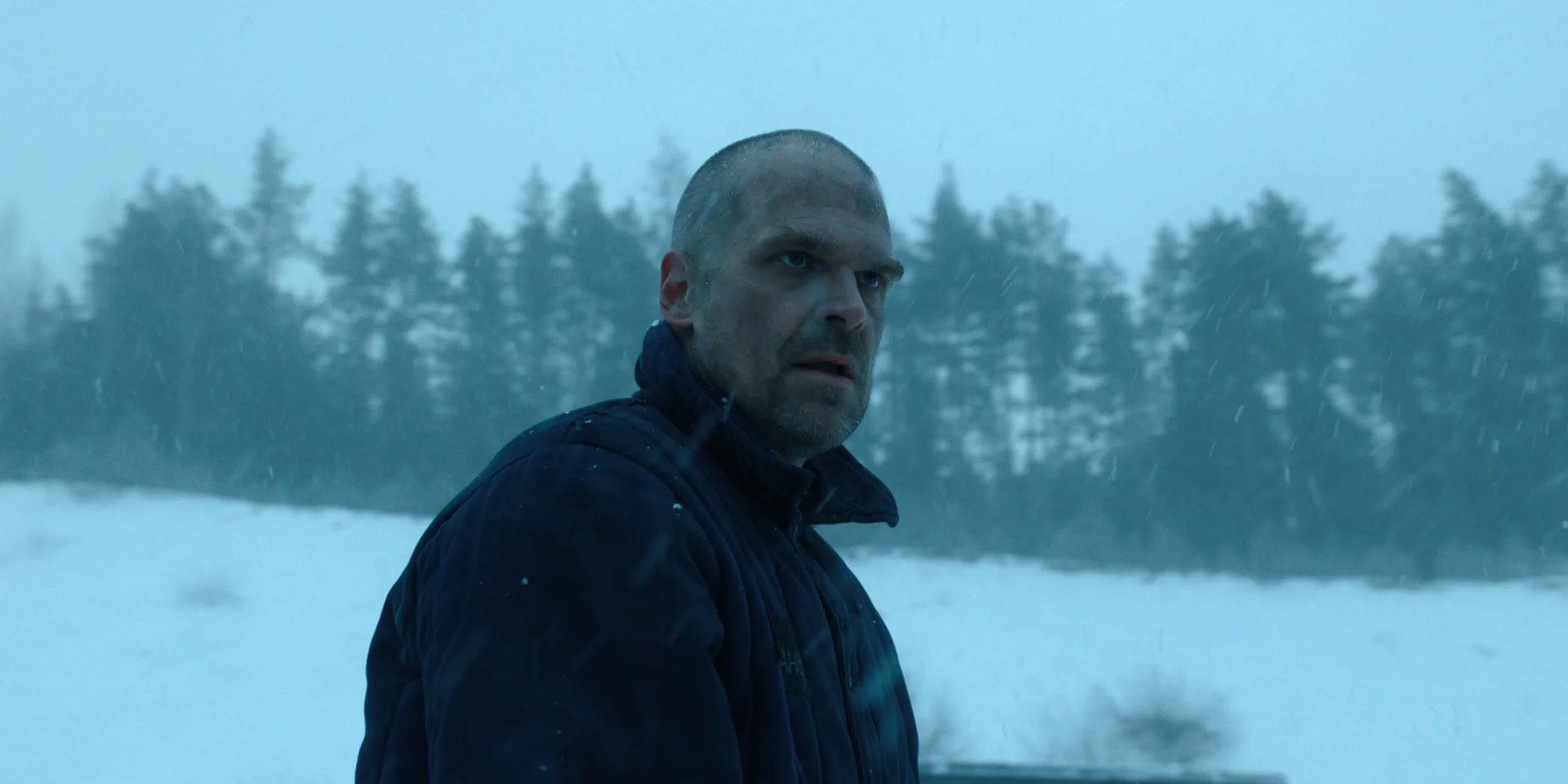 Jim Hopper (David Harbour) w 4. sezonie "Stranger Things".