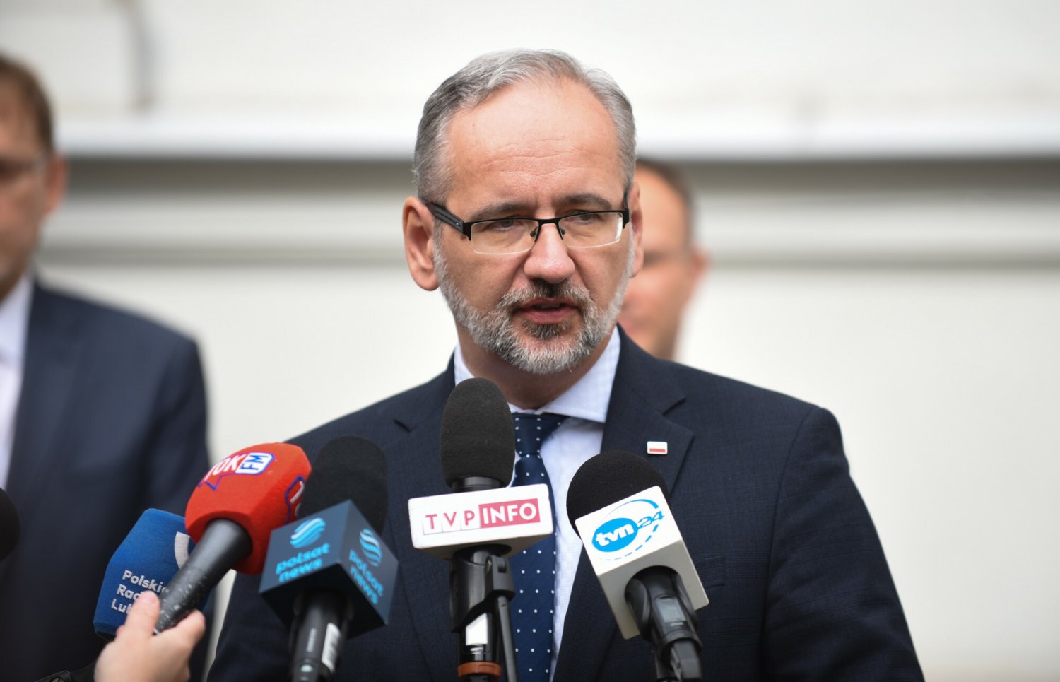 Niedzielski mówi o restrykcjach na Wszystkich Świętych. Czy cmentarze będą otwarte?