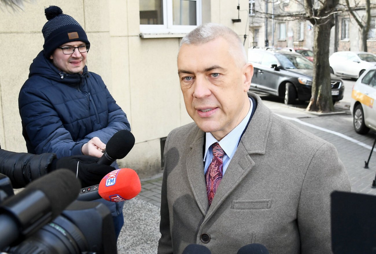 Giertych składa zawiadomienie na Macierewicza. "Bronił się raportem"