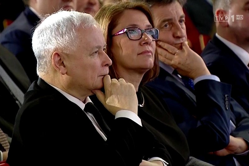 Jarosławowi Kaczyńskiemu choroba nie przeszkodziła wczoraj pojawić się na gali rozdania nagród im. Prezydenta RP Lecha Kaczyńskiego.