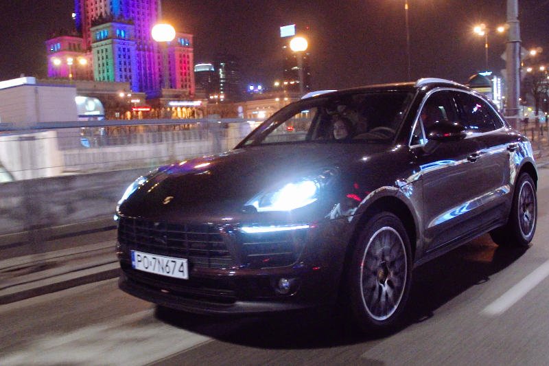 Nasze nocne rajdy po Warszawie za kierownicą Porsche. Miasto od razu jest piękniejsze .
