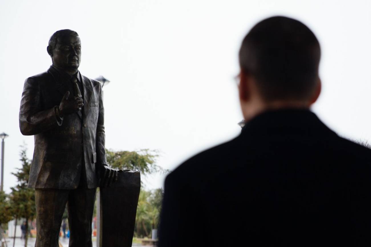 W Gruzji odsłonięto pomnik Lecha Kaczyńskiego. Był tam Morawiecki