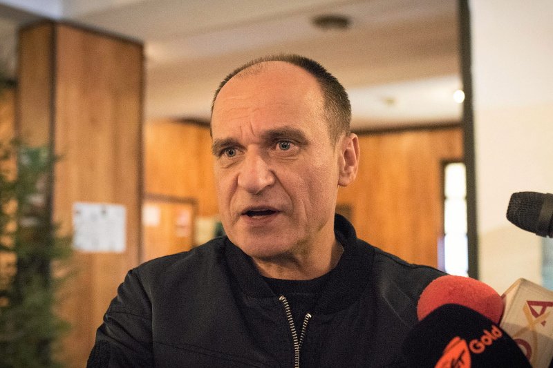 Paweł Kukiz trafił do szpitala wczoraj, ale od Facebooka nie odpoczywa.